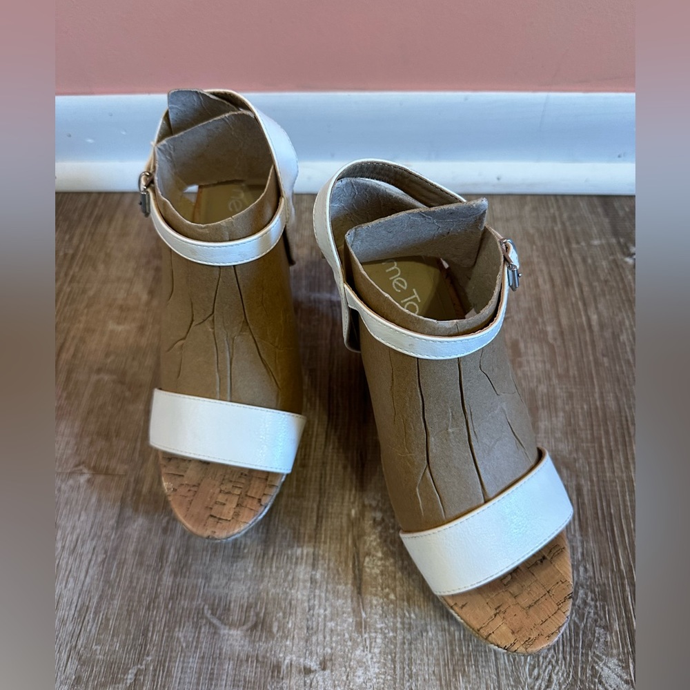 Women’s Me Too, White, Wedge Sandals, Size 8M - Picture 2 of 13